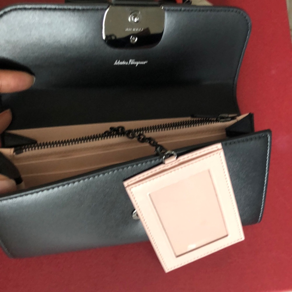 💵 Authentic Salvatore Ferragamo logo bow wallet - Picture 6 of 8